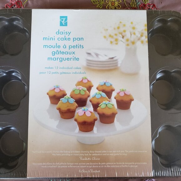 Daisy Mini Cake Pan Cupcake Muffin Tin - Picture 2 of 5